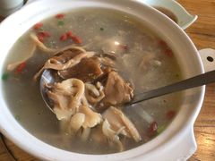 鱼汁菌菇汤-船歌·鱼水饺青岛菜(闽江二路店)