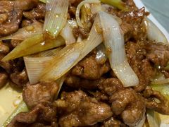 葱爆羊肉-天津乾毓德饭庄·清真传统炒菜·海鲜烧烤(咸阳路店)