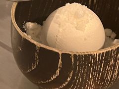 蛋白饼配罗勒冰霜-Ocean's Table 欧舍