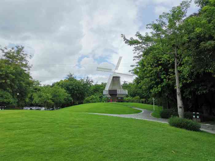 前海花卉公园-"夜间漫游于花卉公园,鸟叫虫鸣轻享大自然的.