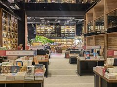 -半山书局(新世纪商城店)