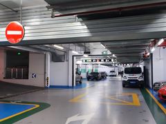 -新世界新丸中心-地下停车场