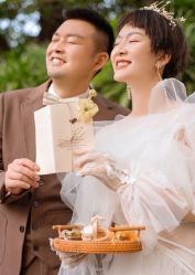 点击看大图 -挪娅婚纱摄影皇家会所