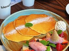 草莓三重奏热香饼-blend咖啡部落(卓悦中心店)
