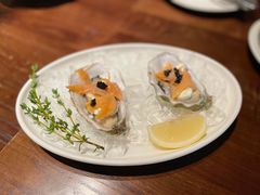 新鲜法国生蚝配酸忌廉三文鱼鱼子酱-Bistro 63 创意融合料理(广粤天地店)