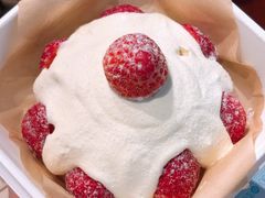 草莓雪顶奶贝蛋糕-鲍师傅糕点(淮海中路店)