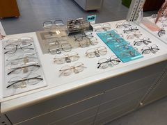 -无奔眼镜·蔡司·依视路授权店(马家堡店)