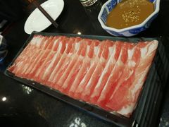 现场传统手工切鲜羊肉-东来顺饭庄(金泉广场店)