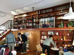 -彳亍咖啡·这里(水湾路店)