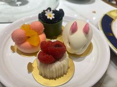 -雍容荟活帝王蟹活龙虾自助(苏宁旗舰店)