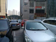 场地-百联中环购物广场-停车场