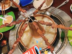 -洞庭洲·防空洞火锅·铜锅涮肉·烧烤(新百广场店)