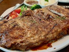-Chom Cafe and Restaurant