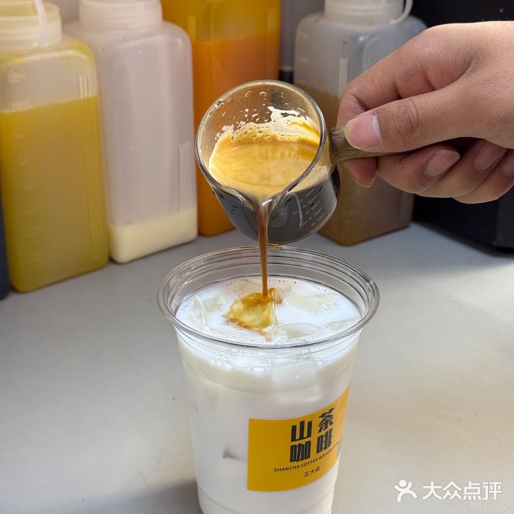 坠爱喝的就是他家的菠萝美式 1l装超大杯!喝起来巨过瘾