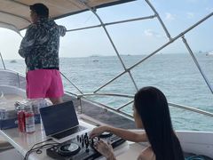 -三亚游船旅游中心(三亚鹿回头游艇游船公共码头店)