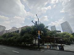 -瑞虹新天地月亮湾