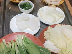 -洞庭洲·防空洞火锅·烧烤·铜锅涮肉(新百广场店)