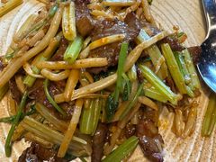 酸笋炒小黄牛-阳朔糖舍酒店·糖舍餐厅&酒吧