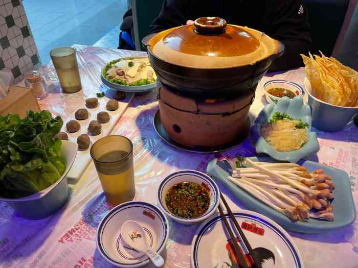 围炉捞金(长青店)-"环境具有强烈的港式风格,很有特色.食物也.