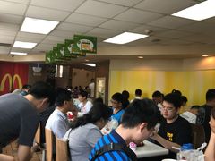 等位区-麦当劳(中山路店)
