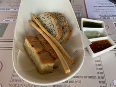 餐前面包配葡萄香醋-安妮意大利餐厅(日坛店)