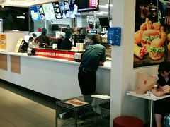 -麦当劳(汉口火车站候车室店)