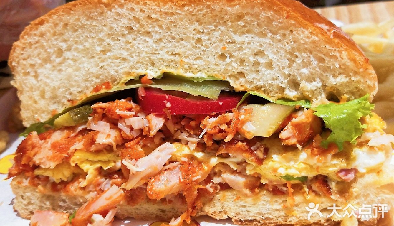 「鲜煎培根鸡腿堡」为了保证口感新鲜