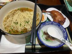 -百年老字号·观振兴蟹黄面·三虾面·苏式面(观前街富仁坊巷店)