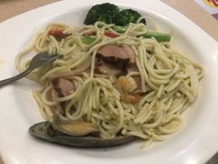 罗勒海鲜鸭胸意粉-佰搭果·广式茶餐厅(西华路店)
