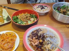 -爆炸头阿姨小四川正宗川味小吃(无任何分店)