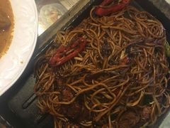 铁板黑椒牛柳丝炒意粉-翠华餐厅