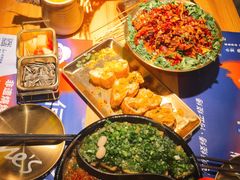 -何师烧烤·小龙虾·江湖川菜·精酿啤酒(成温店)