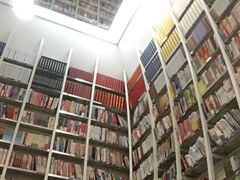 -钟书阁(松江泰晤士小镇店)