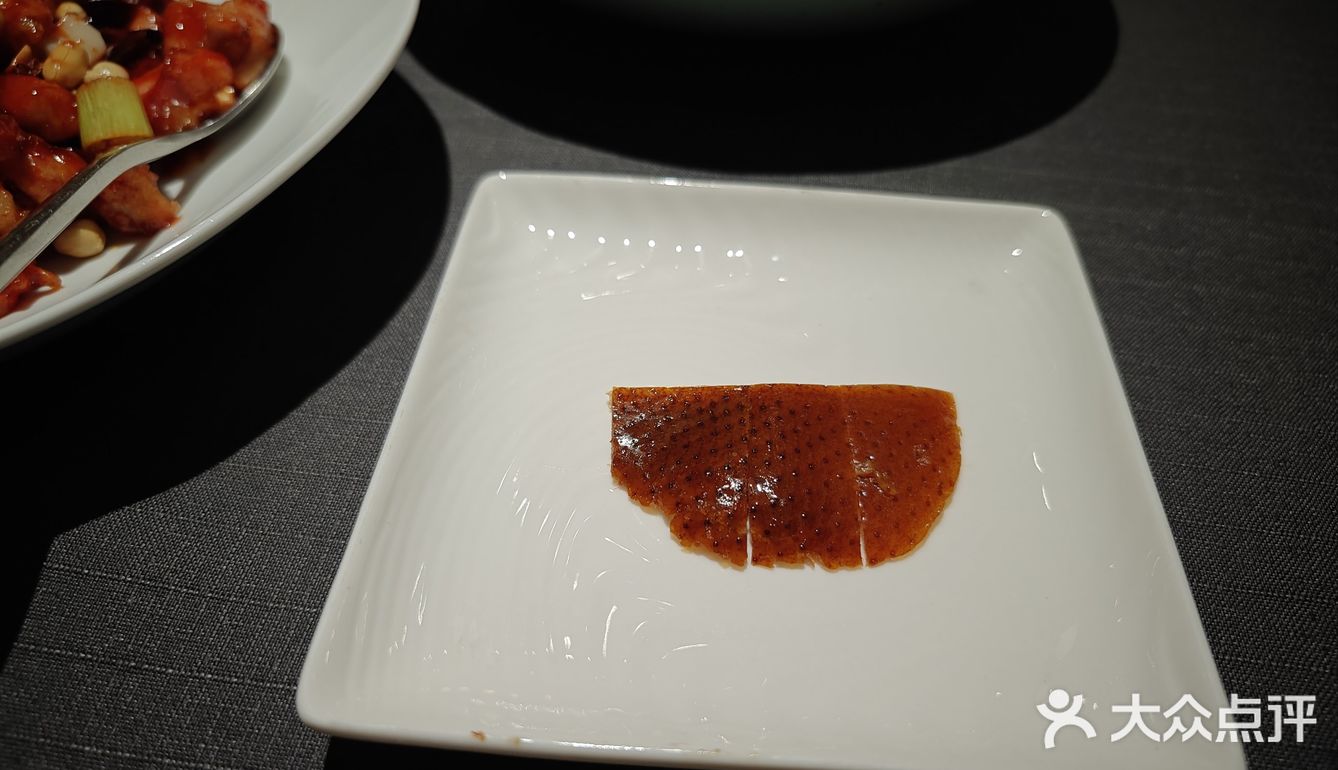 这家京菜店的烤鸭也太好吃了吧