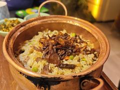 牛肝菌铜锅豆焖饭-桥边小楼·手工云南菜·古城观景小楼