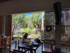 -Chom Cafe and Restaurant