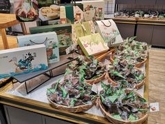 -皇冠幸福里动物奶油生日蛋糕(龙阳村地铁站店)