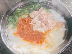 -鸿浩扒猪脚米线