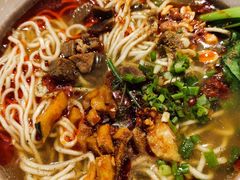 张飞牛肉面-爆炸头阿姨小四川正宗川味小吃(无任何分店)