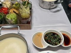 -红鼎豆捞·非遗鲍皇汤火锅(宝丰路店)