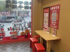 -塔斯汀中国汉堡(管城春风十里店)