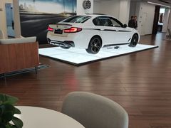 -宁波宝信宝马4S店(江北日湖店)