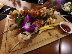 烤小牛肉串配蔬菜串及薯条吉普赛汁-申德勒加油站西餐厅(日坛路总店)