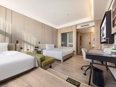 -西安大雁塔科技大学地铁站亚朵酒店