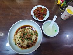 开洋葱油拌面-裕兴记•蟹黄面馆(人民广场店)