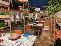 大堂-渝信川菜 · 川味家常菜(财富购物中心店)
