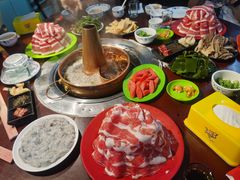 -洞庭洲·防空洞火锅·烧烤·铜锅涮肉(新百广场店)
