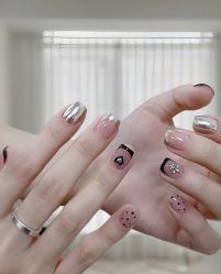 -桃色美甲沙龙