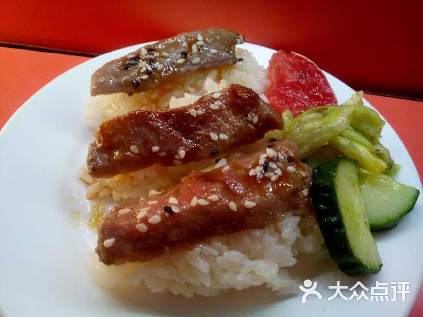 雪花牛排手抓寿司