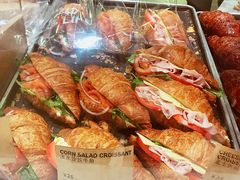 玉米沙拉牛角-PAPER STONE BAKERY(天环店)